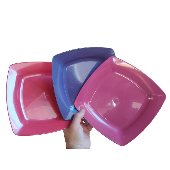Lindo Kit com 30 Pratos Quadrado Plástico Colorido Resistentes 20cm Jantar Refeição Prato Festa - Imagem 4